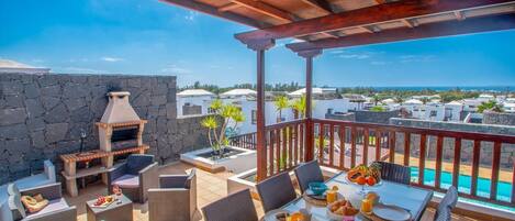 تناول الطعام بالخارج