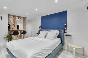 Iron/ironing board, free WiFi, bed sheets - Caire 8 - Studio Apartment, Sleeps 4 (Paris)