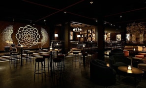 Daily buffet breakfast (VND 250000 per person)