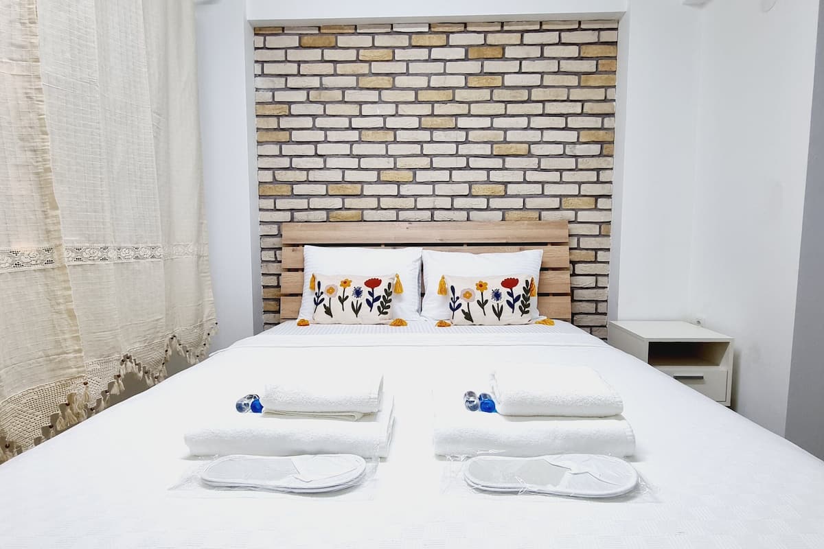 Design Apartment, 1 King Bed with Sofa bed, Courtyard View, Garden Area | Premium bedding, minibar, desk, laptop workspace