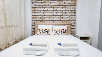 Design Apartment, 1 King Bed with Sofa bed, Courtyard View, Garden Area | Premium bedding, minibar, desk, laptop workspace