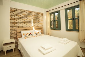 Apartamento design, 1 cama King e sofá-cama, vista para o pátio, no jardim | Roupas de cama premium, frigobar, escrivaninha