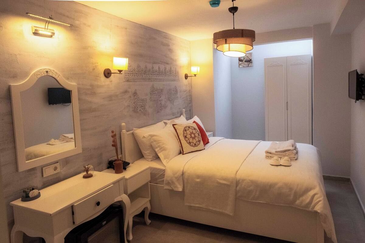 Premium bedding, minibar, in-room safe, iron/ironing board