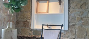 The Whiskey House 12 min from Round Top, steps away from Kooper Family Whiskey