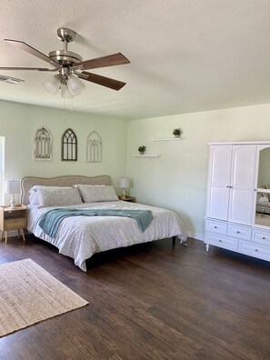 3 bedrooms, desk, free WiFi, bed sheets - The Whiskey House 12 min from Round Top, steps away from Kooper Family Whiskey (Ledbetter)