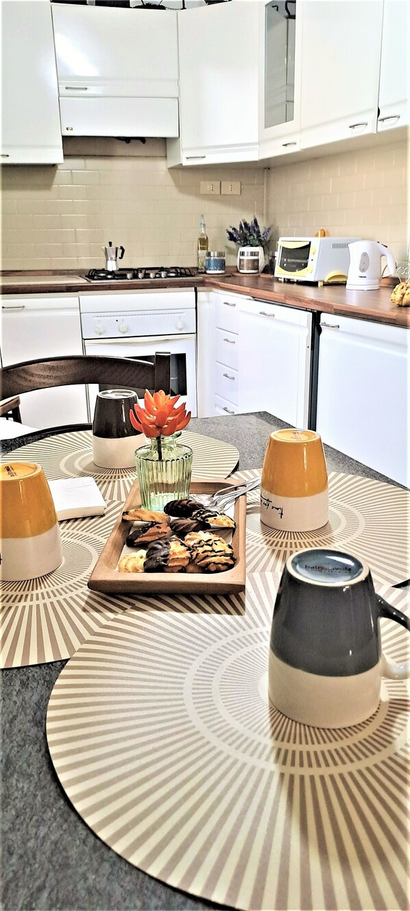 Mikrobølgeovn, ovn og kokeplater