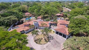 Elite Villa | Bathroom | Jetted bath, rainfall showerhead, hair dryer, towels
