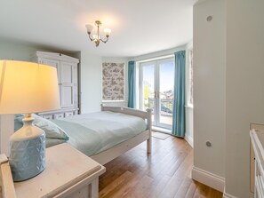 2 bedrooms, free WiFi, bed sheets - Bryn Y Mor Apartment (Tenby)