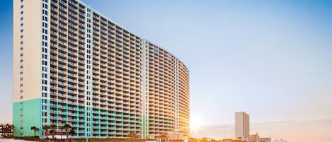 Plage, chaises longues, serviettes de plage