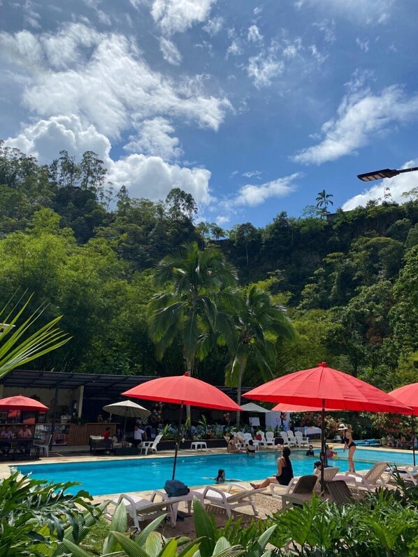 Outdoor pool - Hotel Boutique Rosse (La Vega)