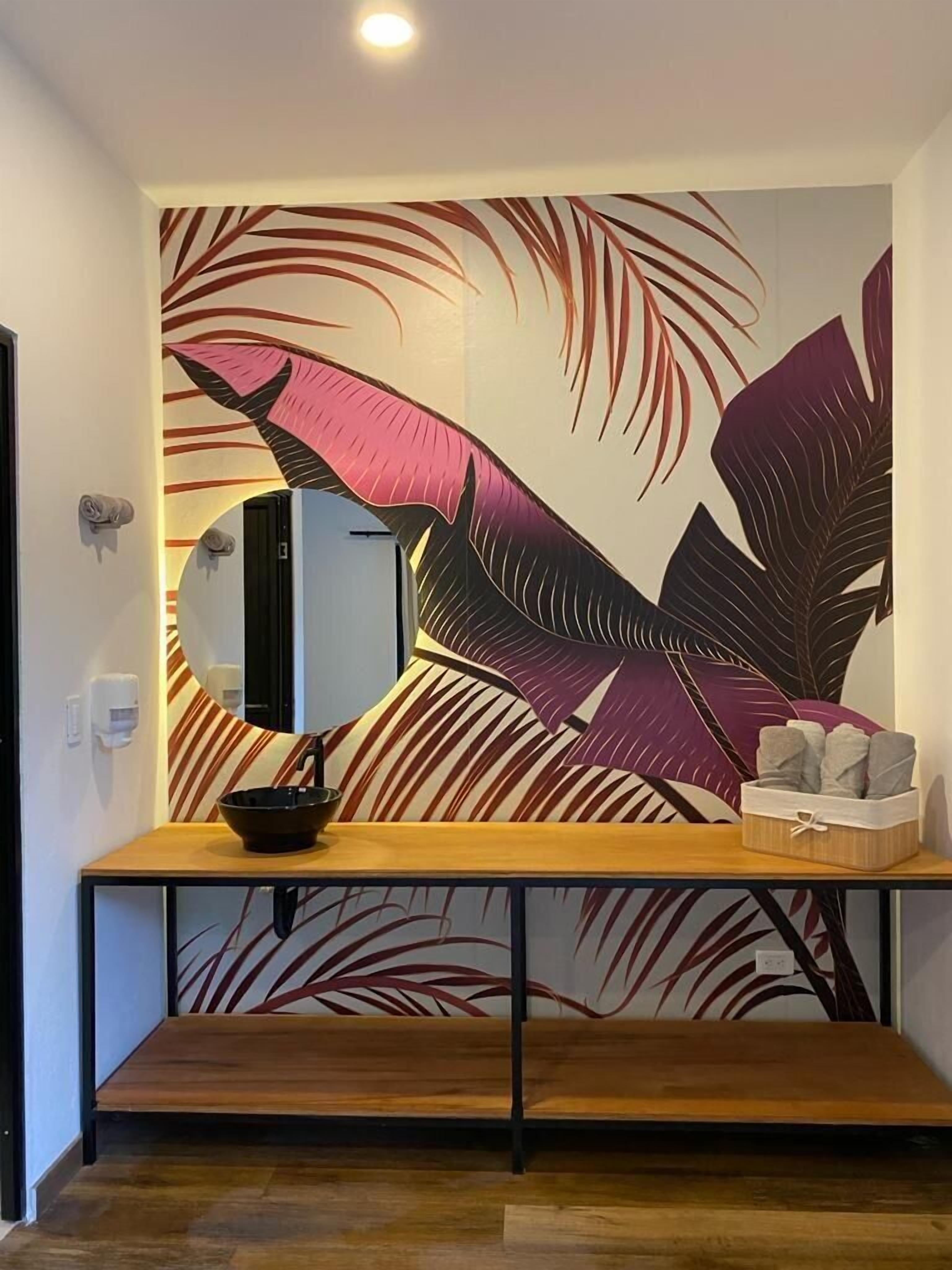 標準開放式套房, 2 張標準雙人床 | 浴室 | 淋浴設備、雨淋花灑、提供毛巾、番梘