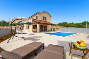 A heated pool - Villa Giulietta with a heated pool, fitness & Seaview (Vrbnik (Krk))