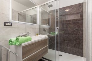 Hair dryer, towels - Villa Giulietta with a heated pool, fitness & Seaview (Vrbnik (Krk))