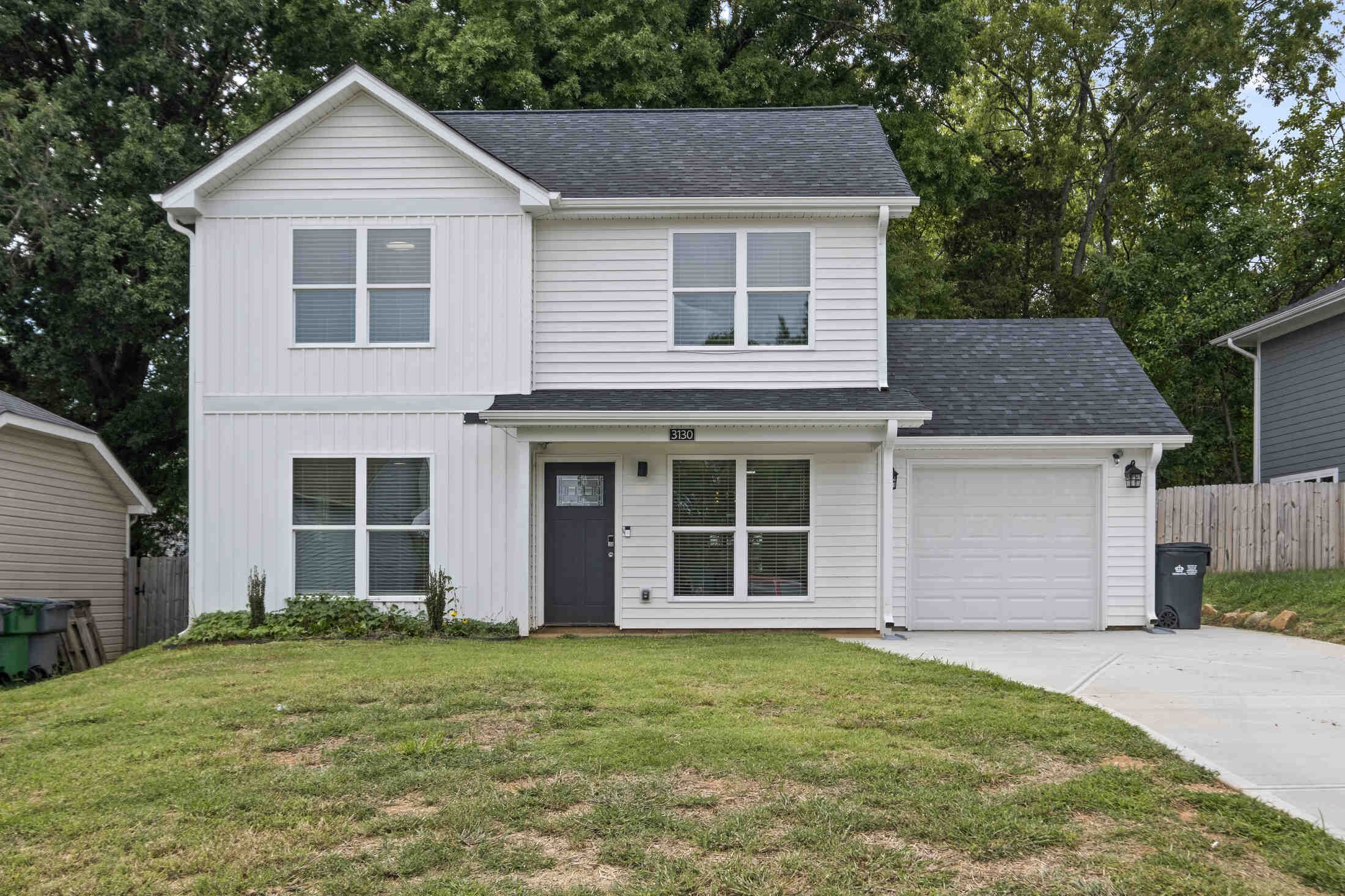 Discover Urban Luxury: 4-Bedroom Retreat in the Heart of Uptown Charlotte!