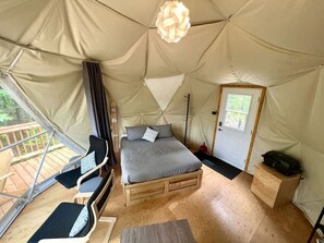 1 dormitori i roba de llit 