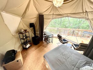 1 dormitori i roba de llit 