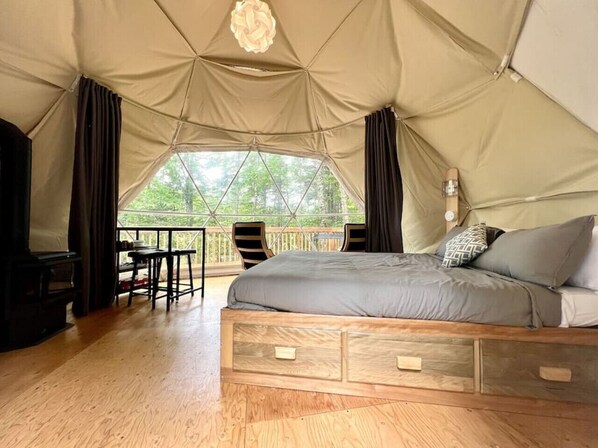 1 bedroom, bed sheets