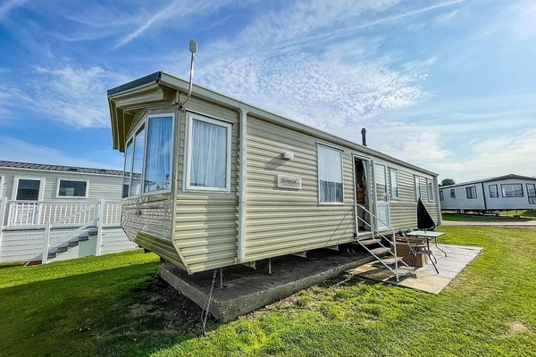 Discover the charm of Pakefield Holiday Park in Pakefield, Suffolk, UK, the perfect destination for family holidays 2026, offering dog-friendly caravan holidays and plenty of outdoor fun.