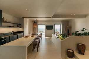 Suíte premier, piscina particular, vista para o mar | Cozinha privada | Máquina de café expresso, cafeteira/chaleira, chaleira elétrica