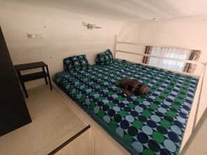 1 habitación, escritorio, tabla de planchar con plancha y wifi gratis