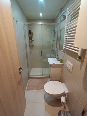 Hair dryer, towels, soap, shampoo - Opera Sweet Home (Budapest)