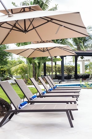 Outdoor pool - HOTEL VISTA LAGO (La Pena)