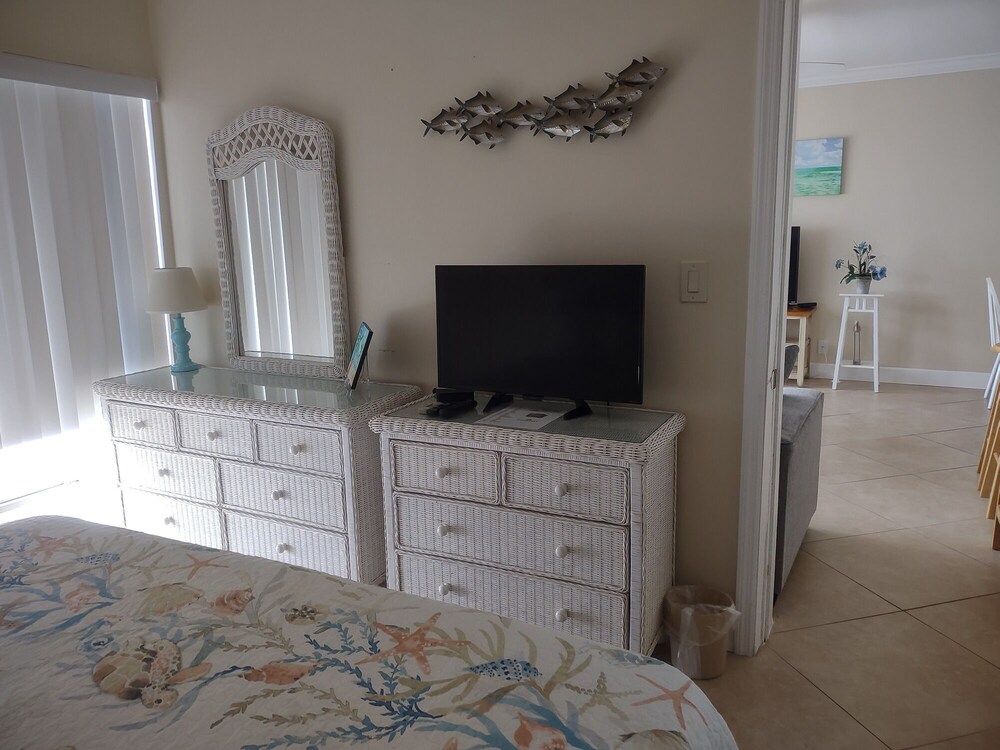 One Bedroom Apartment 211 Hillsboro Beach Vrbo