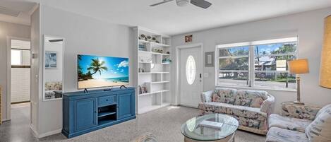 TV connectée, lecteur de DVD, livres