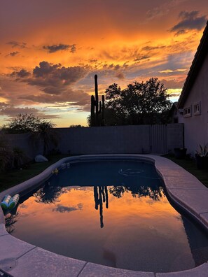Pool - Dove Mtn home in nice neighborhood with pool. Close to golf, trails and dining (Marana)