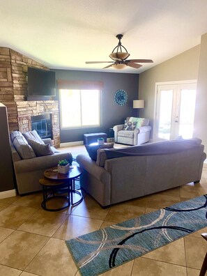 Smart TV, fireplace, books, stereo