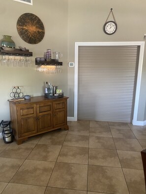Interior - Dove Mtn home in nice neighborhood with pool. Close to golf, trails and dining (Marana)