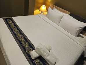 Deluxe Room, 1 King Bed - The Lantern Suites (Bangkok)
