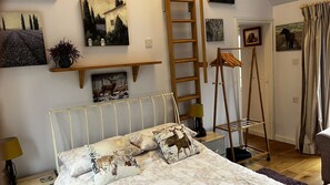 1 slaapkamer, een strijkplank/strijkijzer, gratis wifi, beddengoed