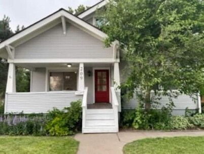 Spacious charming farmhouse-style home - dedicated office