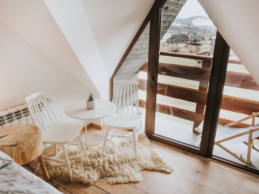 Design driepersoonskamer | Individueel gedecoreerd, individueel gemeubileerd, reisbedje