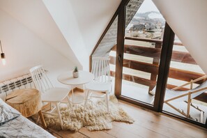 Design Triple Room | Individually decorated, individually furnished, travel crib, free WiFi - Villa Bańska (Szaflary)