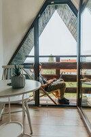 Decoración personalizada, muebles diferentes y cuna de viaje