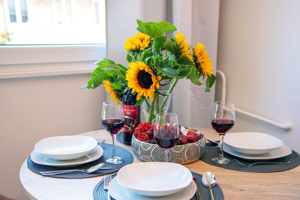 2 habitaciones, escritorio, tabla de planchar con plancha y wifi gratis 