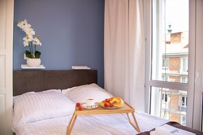 2 habitaciones, escritorio, tabla de planchar con plancha y wifi gratis 