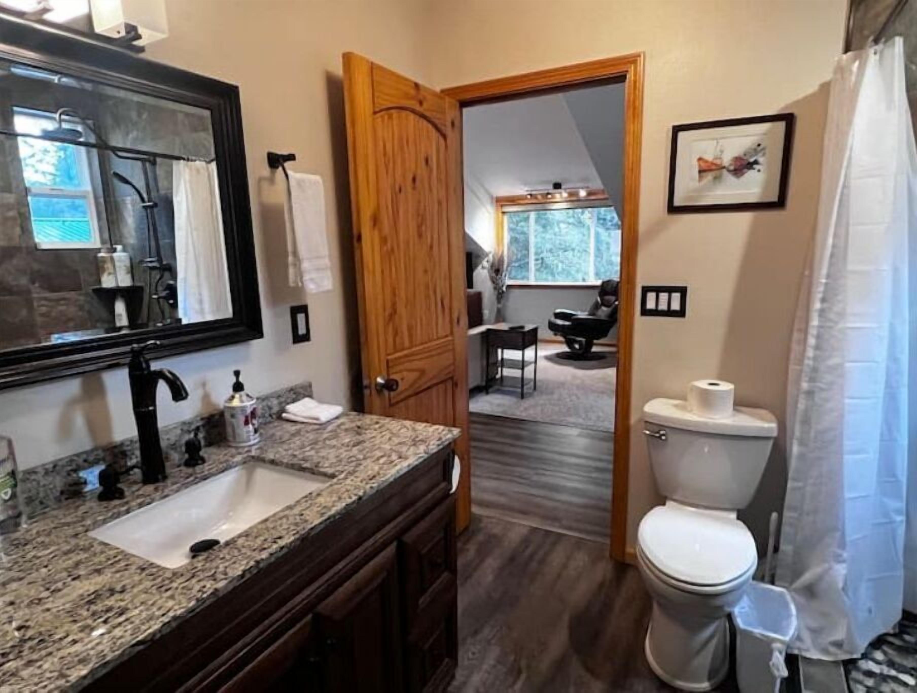 Towels, soap, shampoo, toilet paper