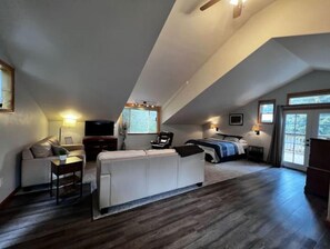 1 bedroom, WiFi, bed sheets - Eagles Nest & Mountain View (Seward)