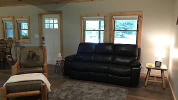 TV, fireplace, DVD player, books