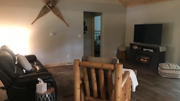 TV, fireplace, DVD player, books