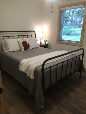 2 bedrooms, iron/ironing board, bed sheets