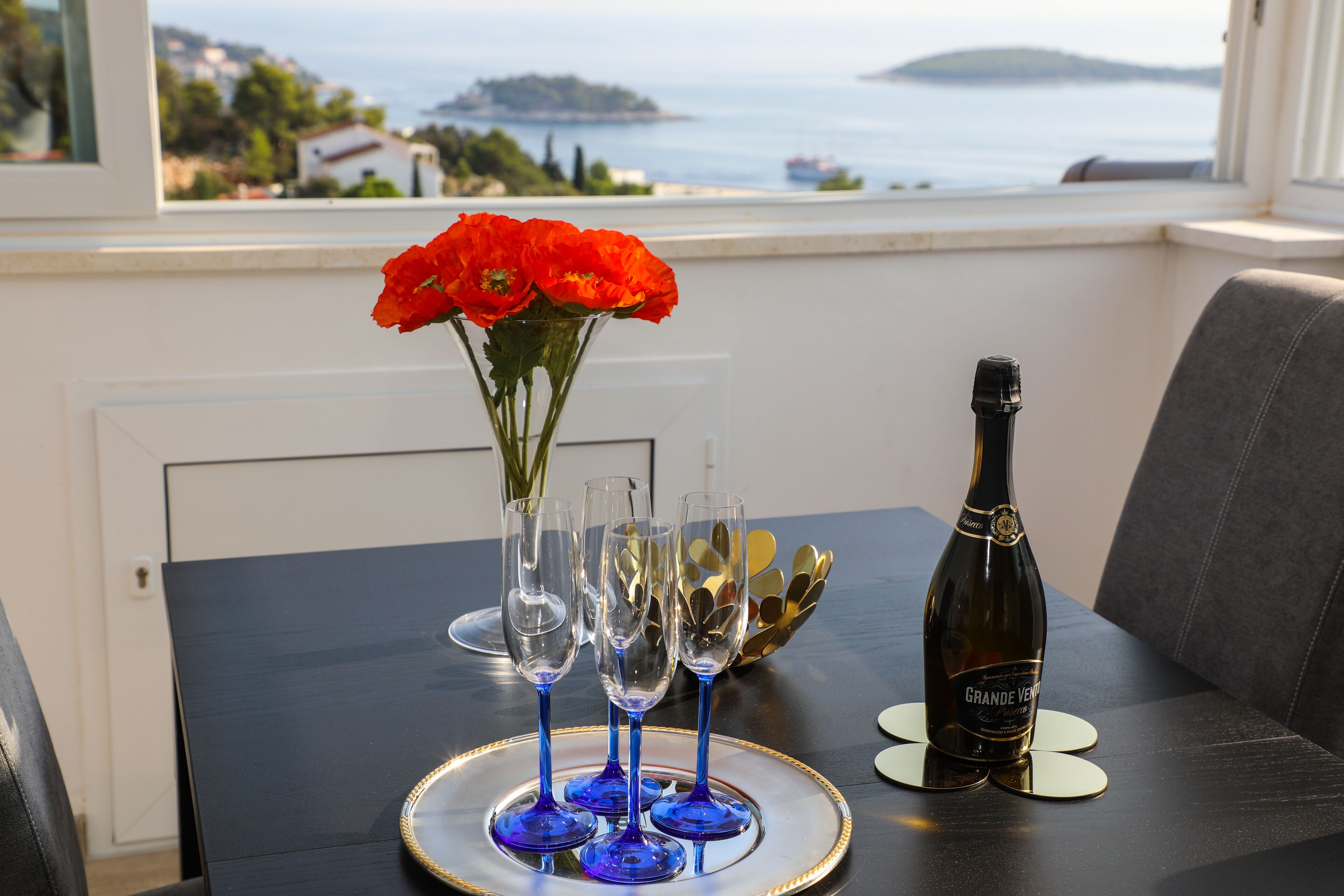 Superior Apartment, 2 Bedrooms, Sea View | Dining room