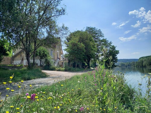 Maison au Bord de Rivière en Bourgogne