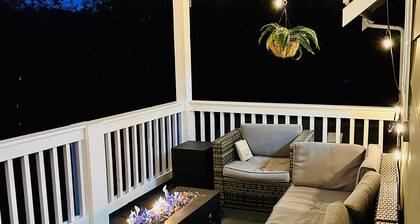 Lakehouse With Hot Tub, Covered Patio, Outdoor Fire-pit and BBQ