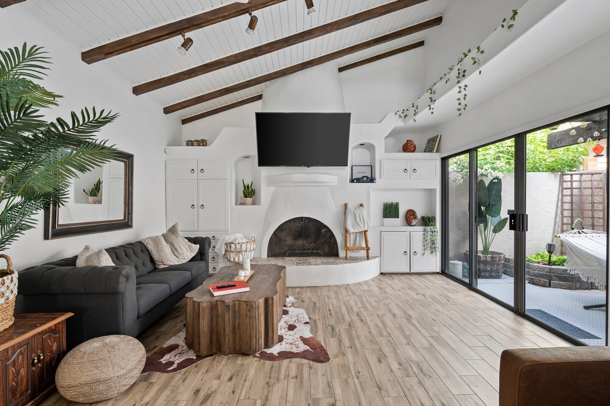 电视、壁炉、办公室