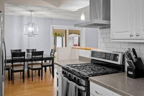 Fridge, microwave, oven, stovetop - Scottsdale | Pool/Spa | Talking Stick | Oldtown (Scottsdale)