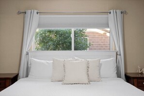 3 Schlafzimmer, Schreibtisch, Bügeleisen/Bügelbrett, WLAN